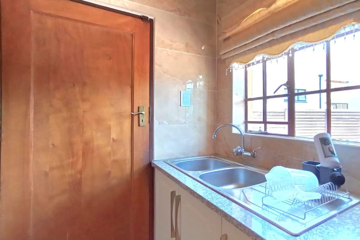 warm family home - Photo 4