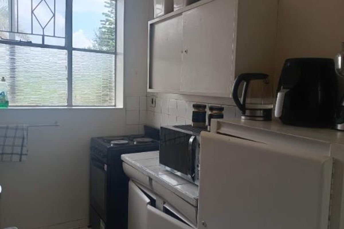 High-potential investment opportunity 1.5-Bedroom Apartment close to all amenities - Photo 5