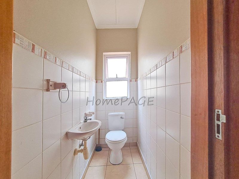 Fairway Estates, Walvis Bay:  3 Bedr Home with 3 Bedr Flat on offer - Photo 10