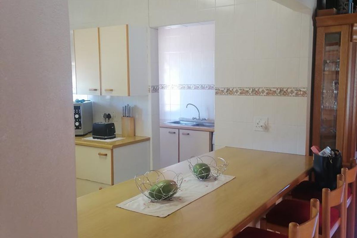 Beautiful face brick marvel awaits! - Photo 5