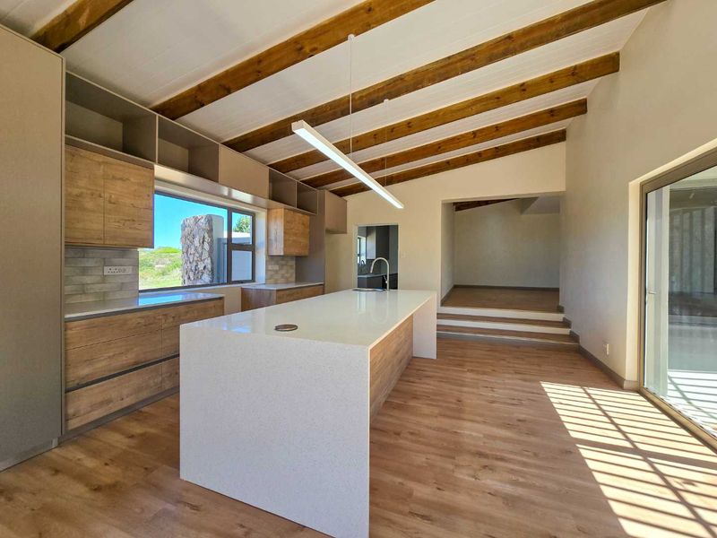 An architectural masterpiece - Skulpiesbaai Estate. - Photo 9