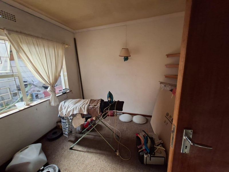 Spacious 3 Bedroom Family Home with Braai Room & Big Yard” - Photo 10