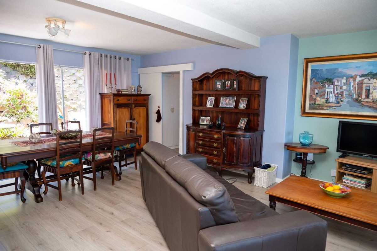 Brenton on Sea - Versatile Dual-Unit Coastal Home with Stunning Ocean Views - Photo 3