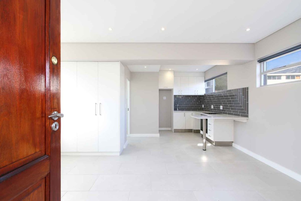 Sunny Studio Beachfront Penthouse - Photo 2