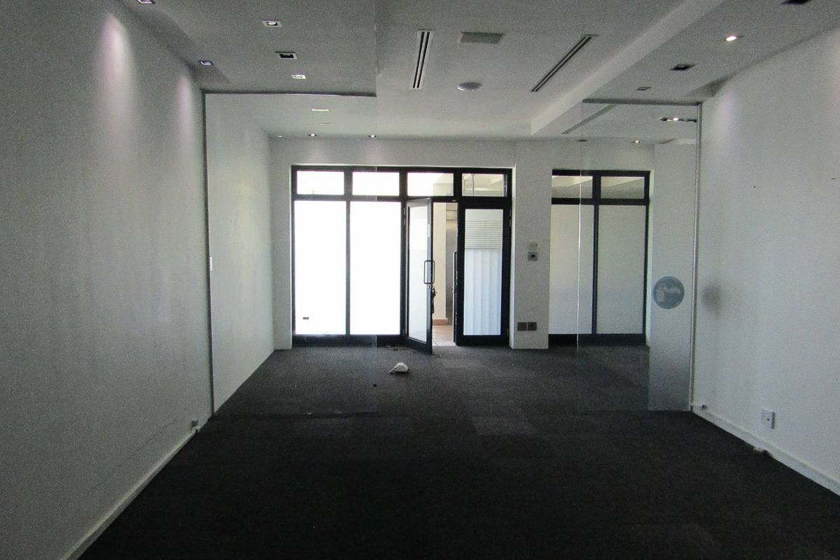 Office space in newly renovated Westlake Lifestyle centre - Photo 4