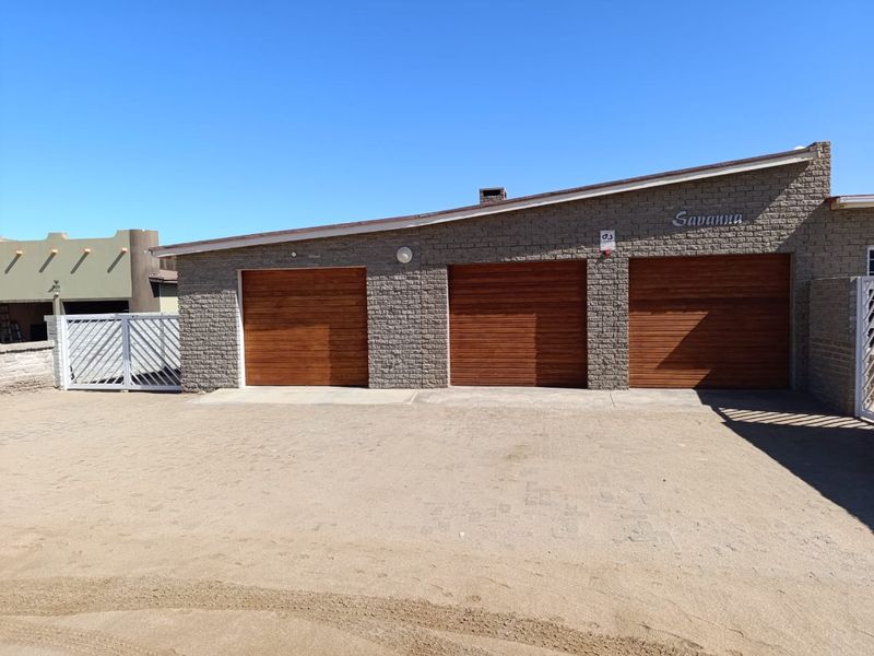 3 BEDROOM WITH 2 BEDROOM FLAT - HENTIESBAY FOR SALE - Photo 8