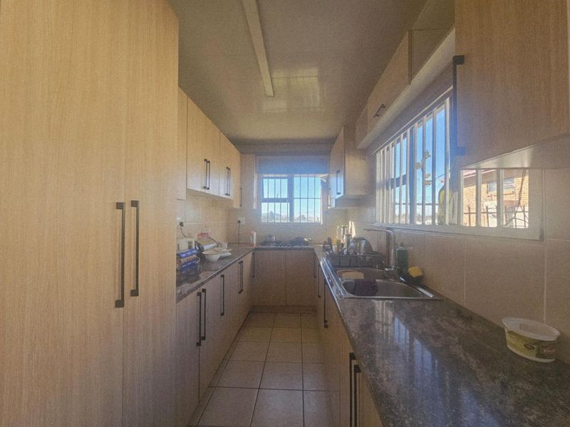 Versatile Investment Property with Main Residence and Student Accommodation - Photo 10