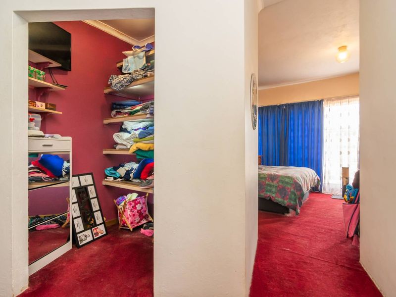 Family Home For Sale - Photo 4