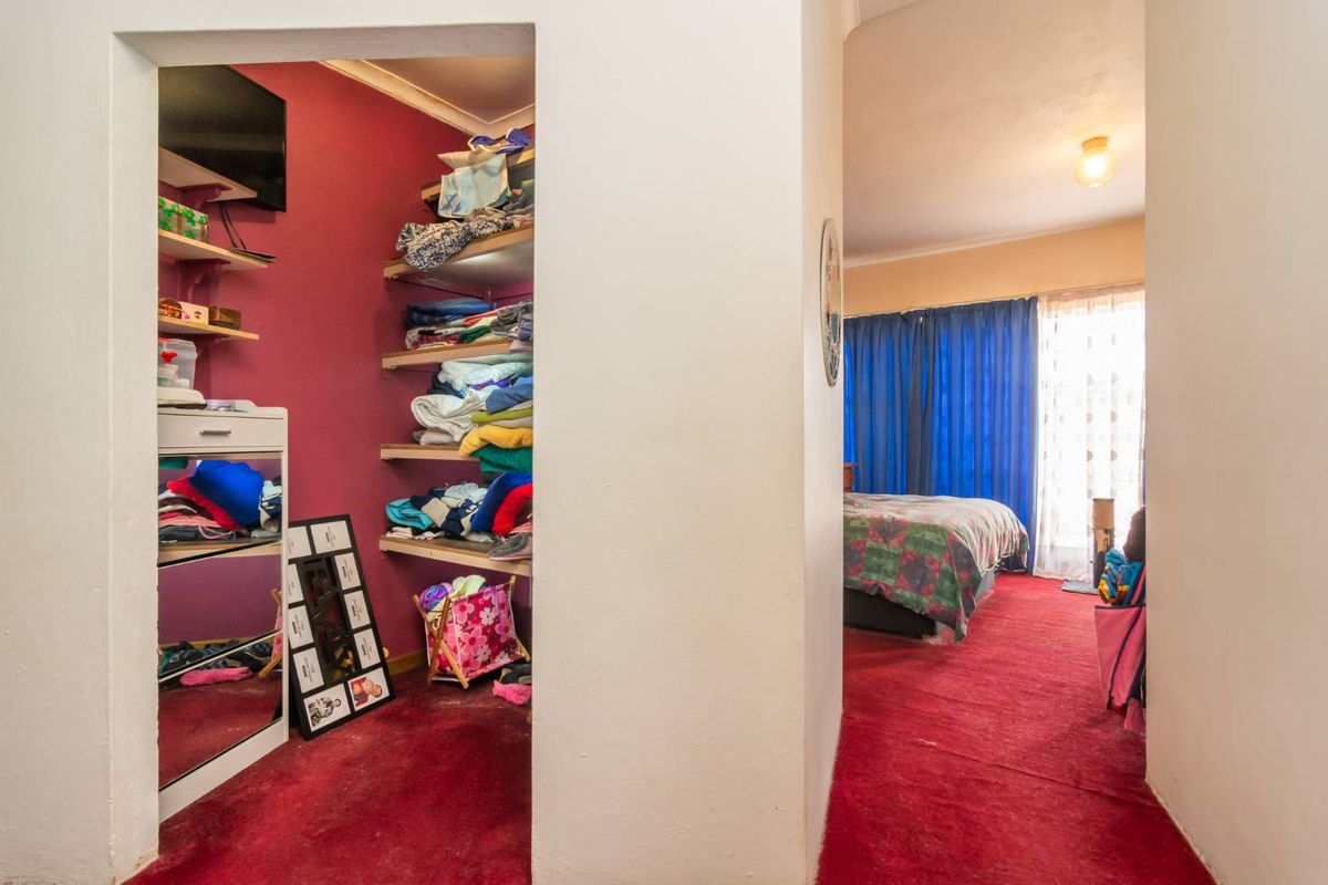 Family Home For Sale - Photo 4