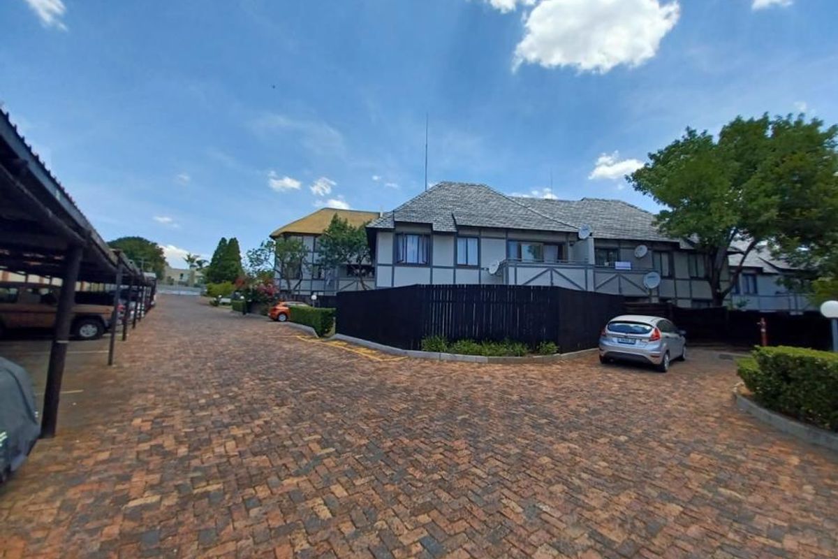 2 Bedroom House in Sunninghill - Photo 5