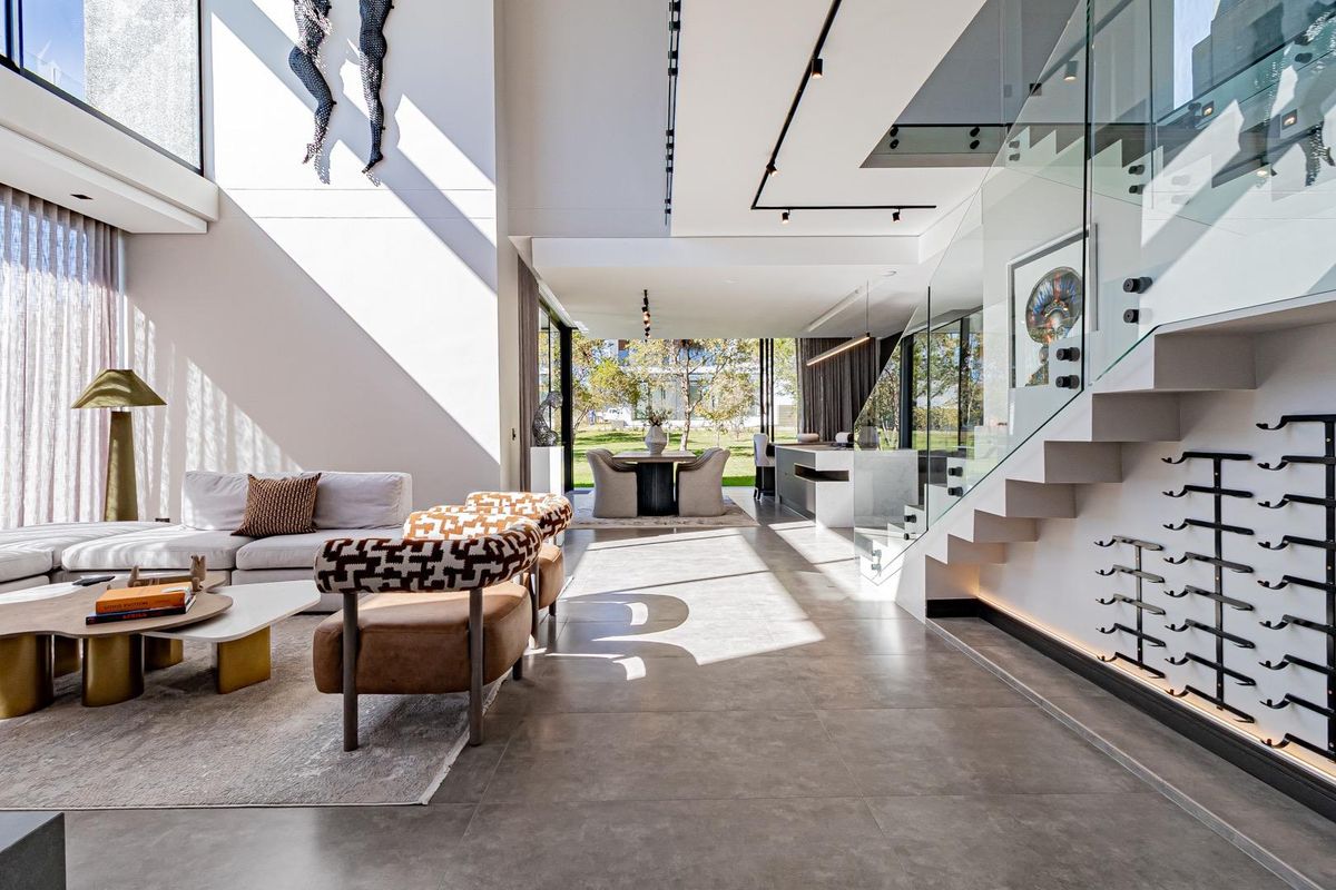 Ultra-Luxury Home with Exceptional Finishes - Photo 2