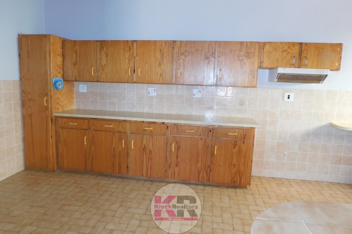 3 Bedroom House for Sale in Henties Bay Central 233m2 - Photo 5