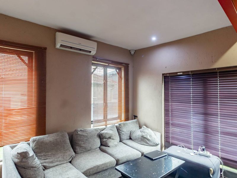 Spacious Family Home for Sale - Photo 7