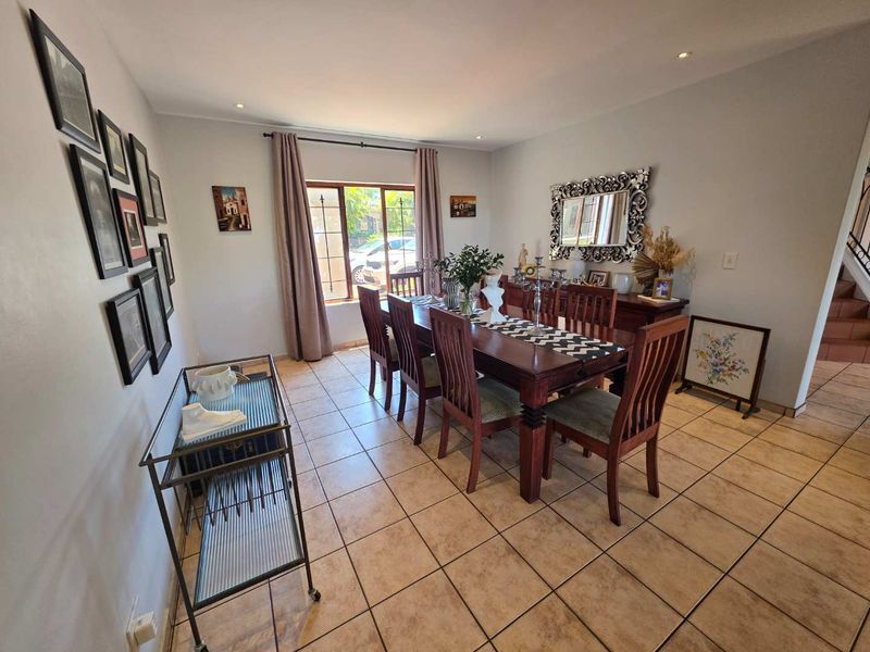 HENDRA - 4 BEDROOM WELL LOVED FAMILY HOME IN UMHLANGA - Photo 8