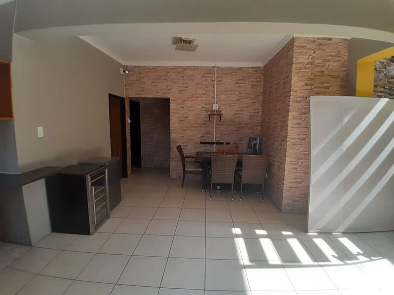 This charming home offers a discerning buyer excellent value - Photo 4