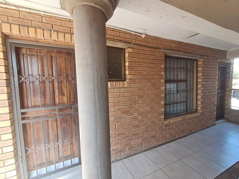 12 Room Investment Property In Ivory Park - Photo 6