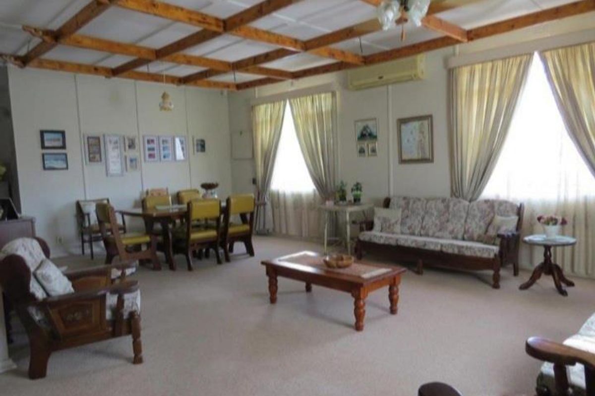 Spacious 4-Bedroom Family Home in Kakamas - Photo 2