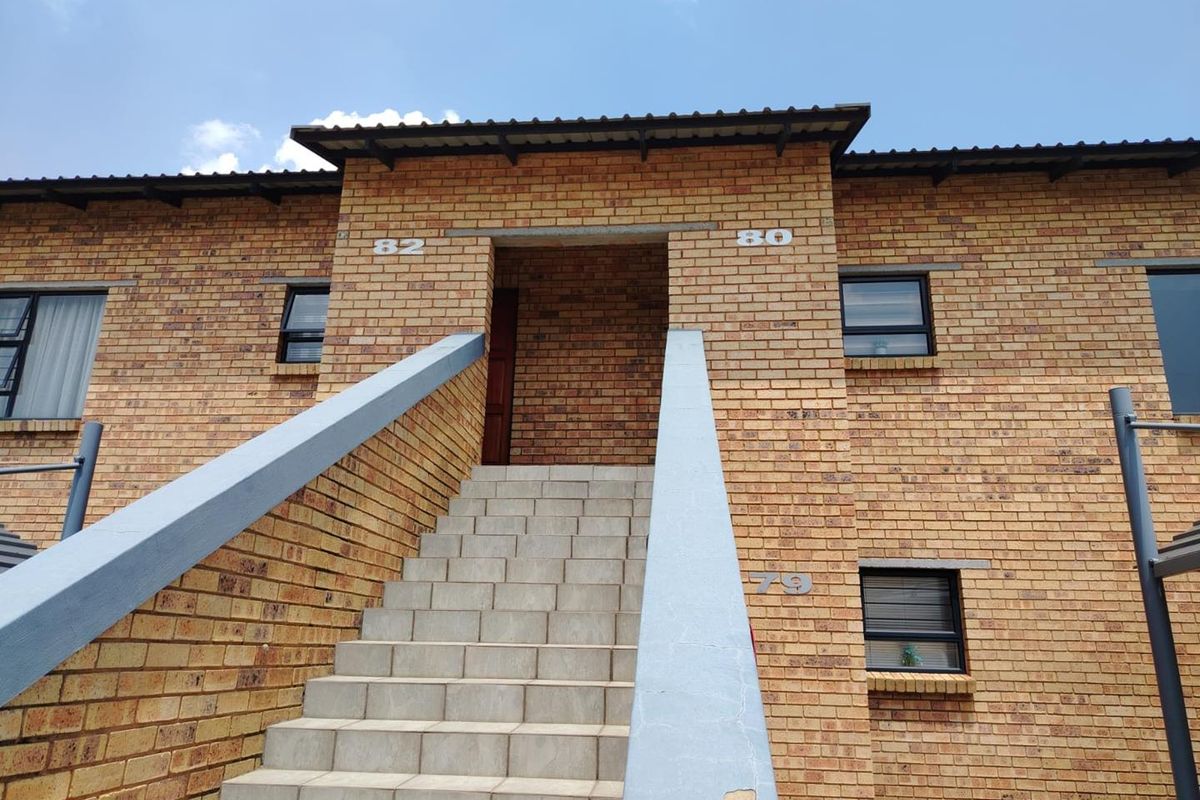 Cozy Living at Castle Gate - Photo 4