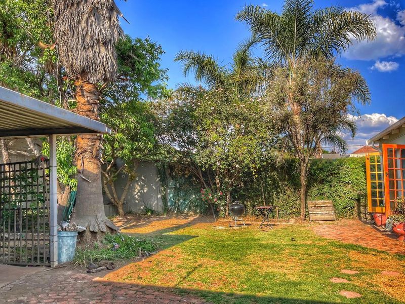 STUNNING RENOVATED HOME IN NORWOOD - Photo 3