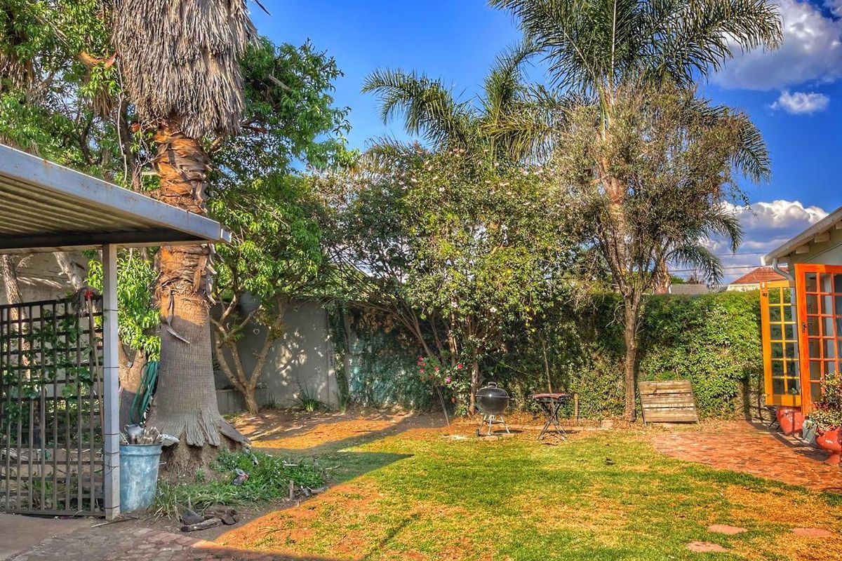 STUNNING RENOVATED HOME IN NORWOOD - Photo 3