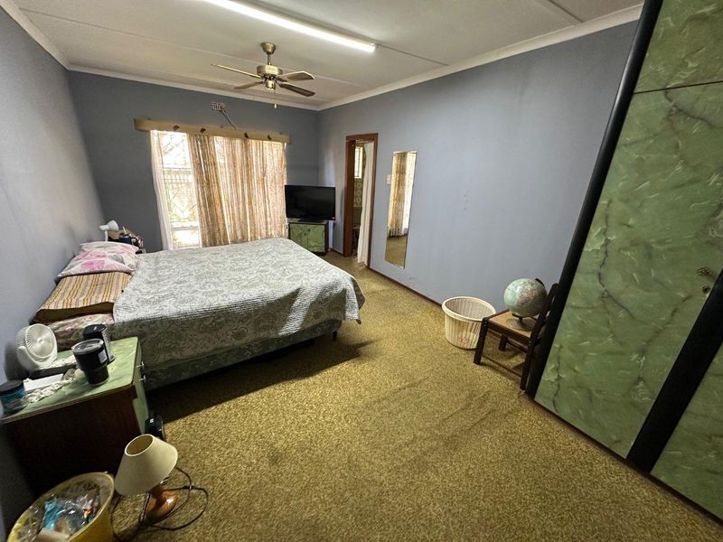 Cozy 4 Bedroom Glencoe Home for sale - Photo 10