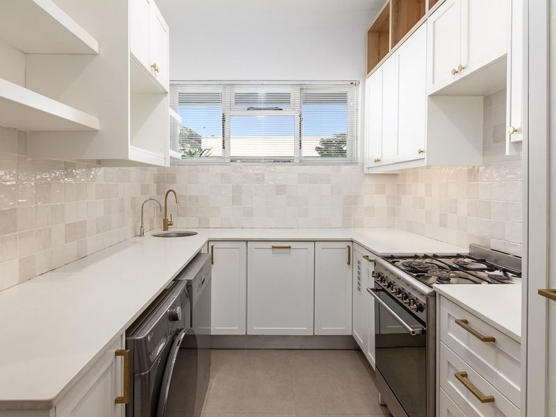 Modern Apartment In Sea Point - Photo 1