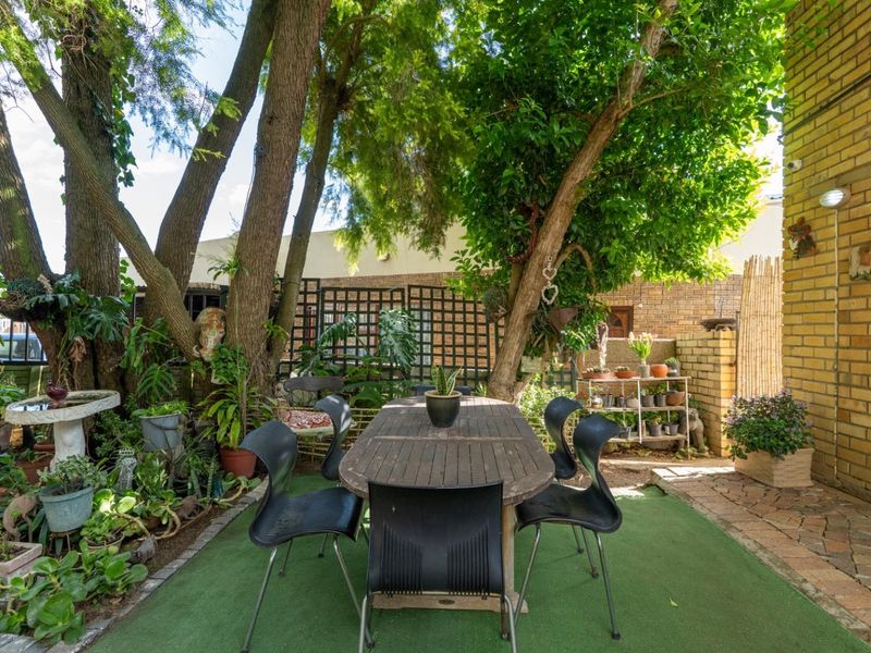 Exceptional 7-Bedroom Property in Stellenbosch - Prime Investment &amp; Lifestyle Opportunity - Photo 3
