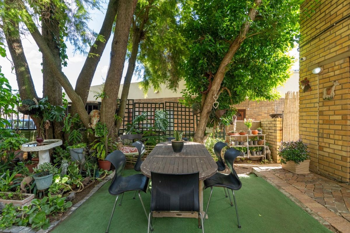 Exceptional 7-Bedroom Property in Stellenbosch - Prime Investment &amp; Lifestyle Opportunity - Photo 3