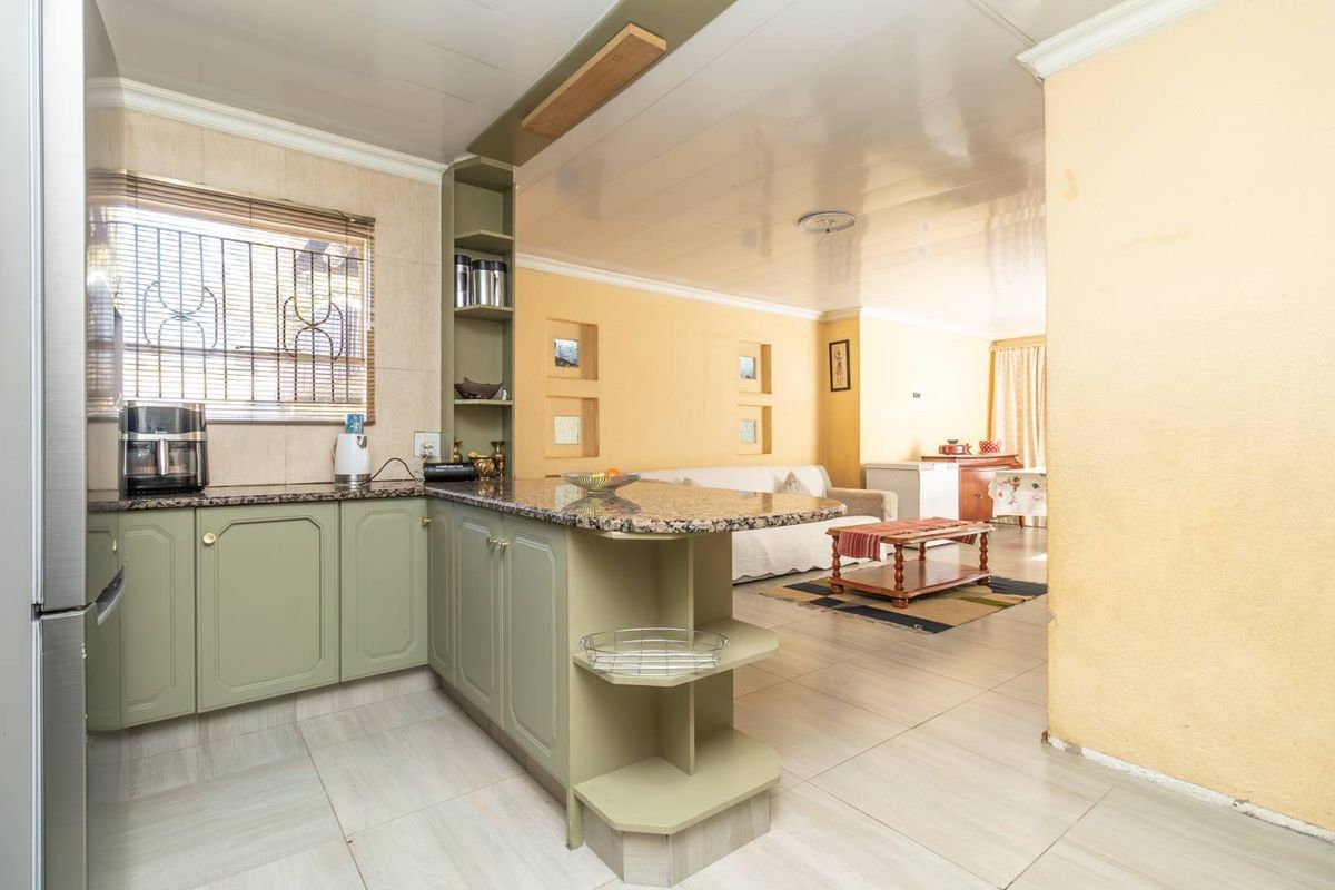 4 Bedroom House for Sale in Cosmo City - Photo 5