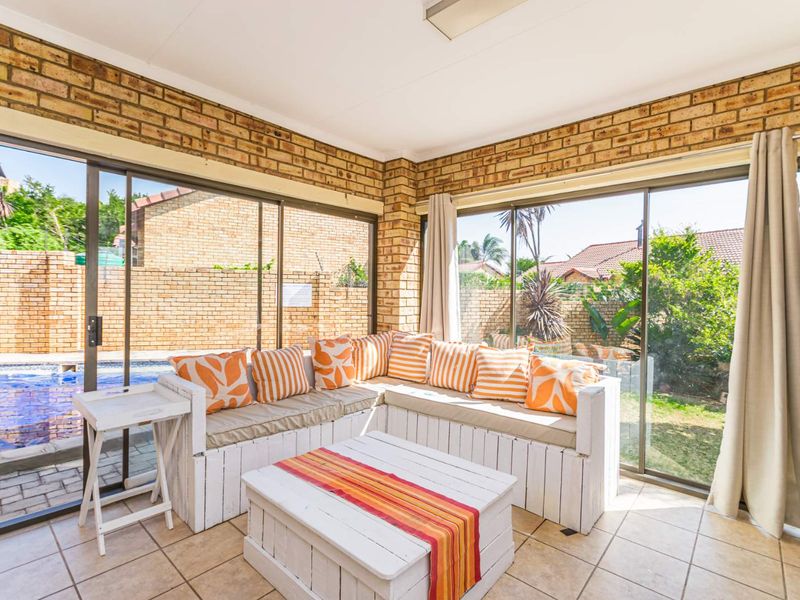 Perfect for families - modern Home with pool and garden - Photo 7