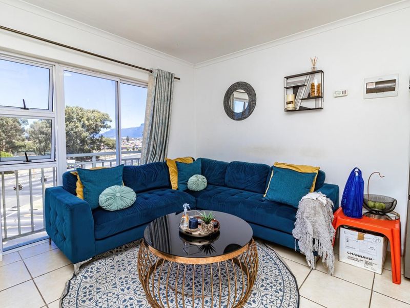 Top-Floor Gem: A Bright and Modern Investment Opportunity! - Photo 3