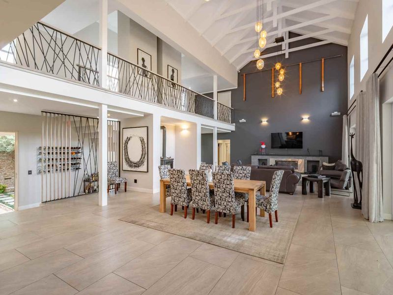 Luxury Greenbelt Home in Steyn City - Photo 4