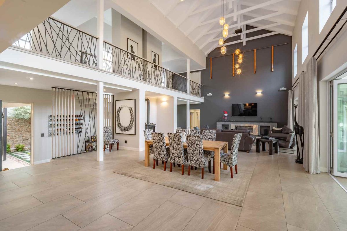 Luxury Greenbelt Home in Steyn City - Photo 4