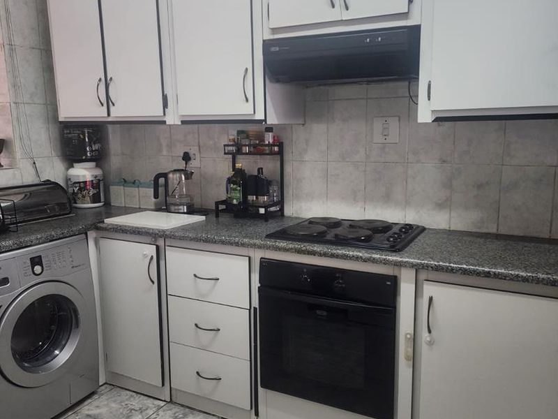 2 Bedroom Apartment for Sale in Croydon - Photo 2