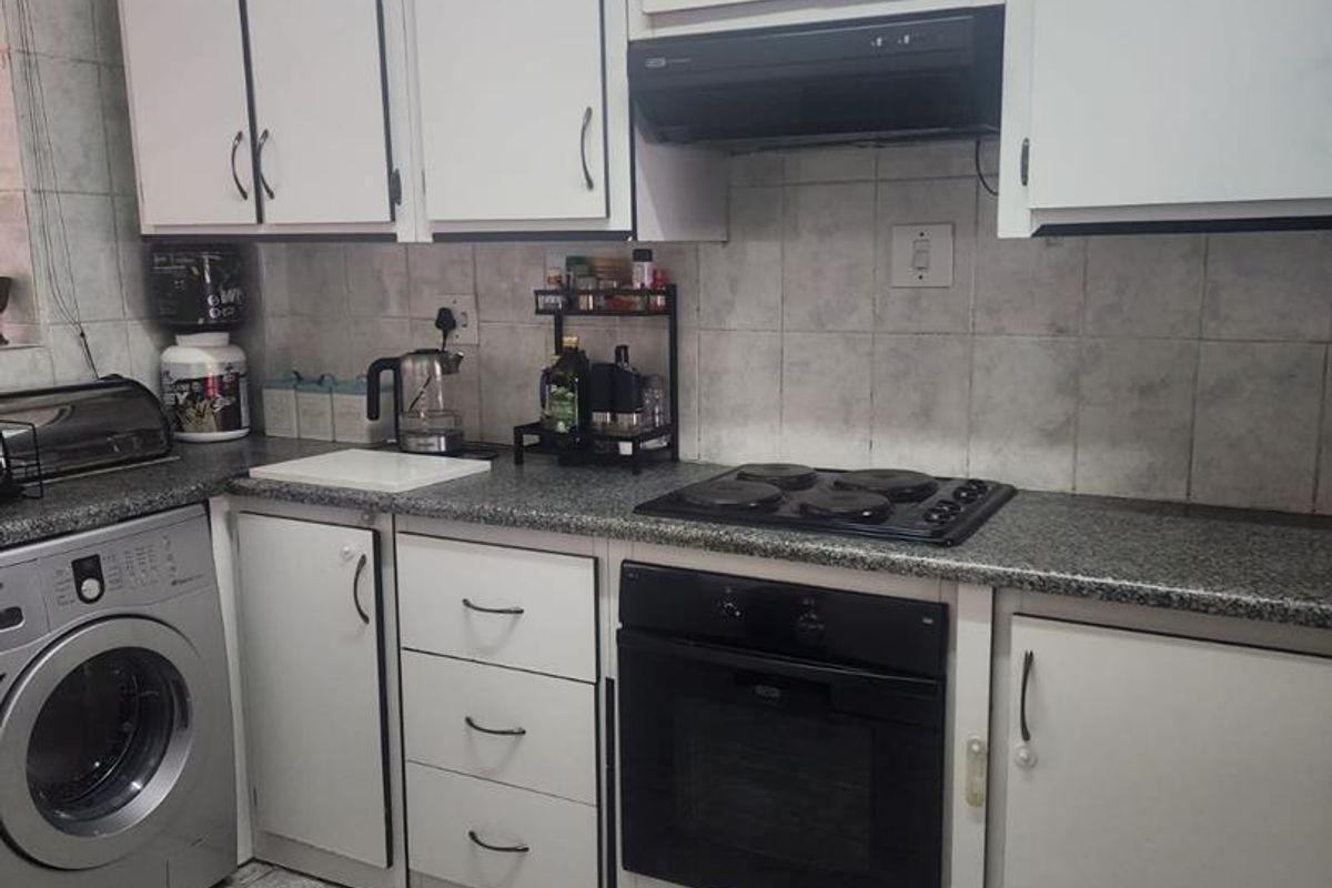 2 Bedroom Apartment for Sale in Croydon - Photo 3