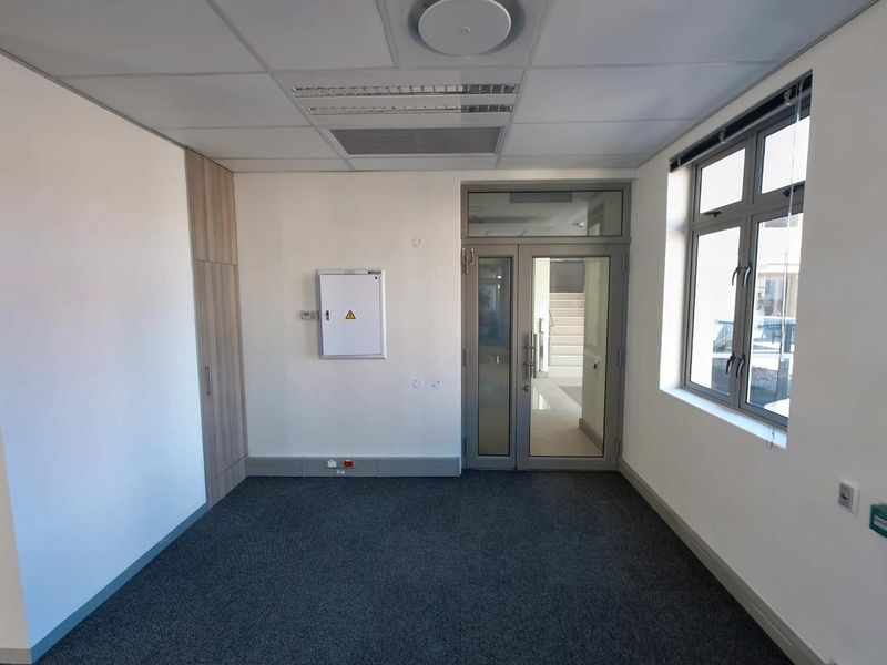 Work, Meet & Unwind — Office with Private Outdoor Terrace - Photo 7