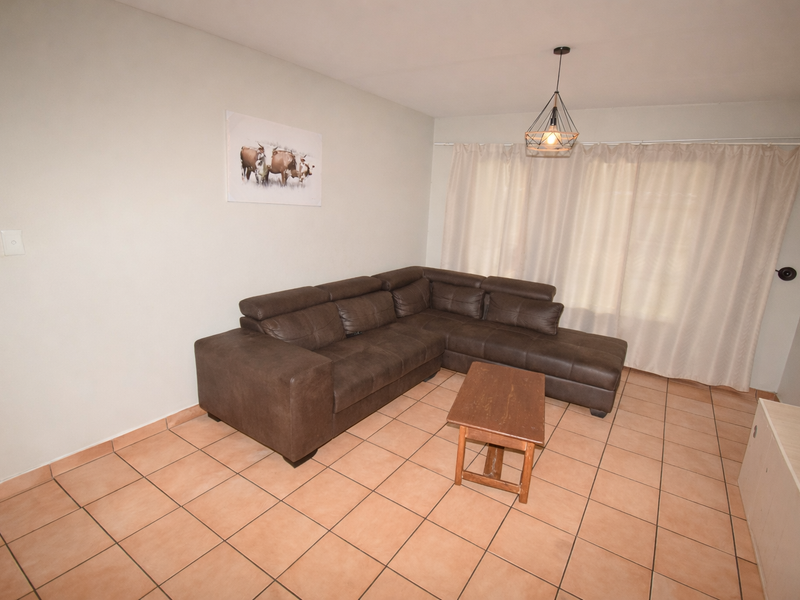 Ground Floor Unit in Secure Complex - Photo 2