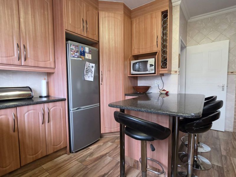 3 Bedroom House for Sale in South Crest - Photo 9