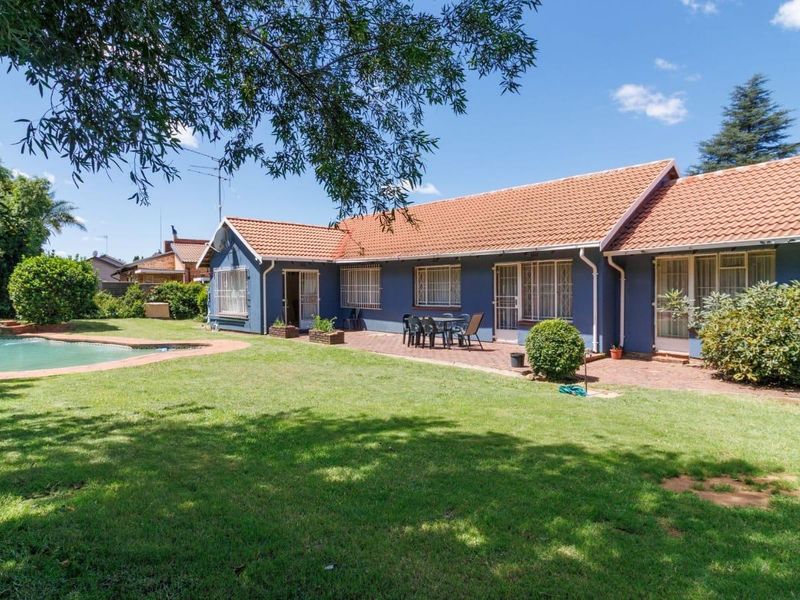 For Sale: Four Bedroom Two Bathroom Home with a Pool - Photo 2