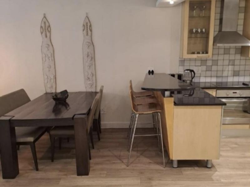 A BEAUTIFULLY FURNISHED TWO BEDROOM APARTMENT - Photo 6
