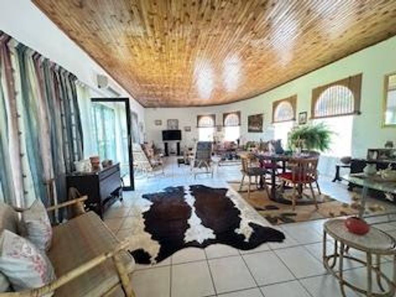Live, Farm, Entertain: Exclusive 8.5-Hectare Property - Photo 5