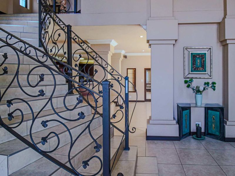 DUAL MANDATE - Palace of a home in Midlands Estate - Photo 5