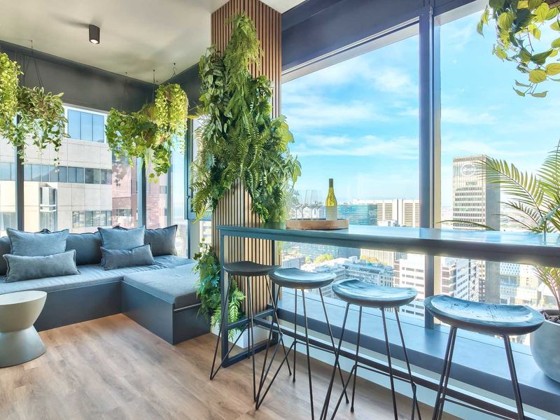 Spectacular 3-Storey Penthouse, Pool & Views! - Photo 3