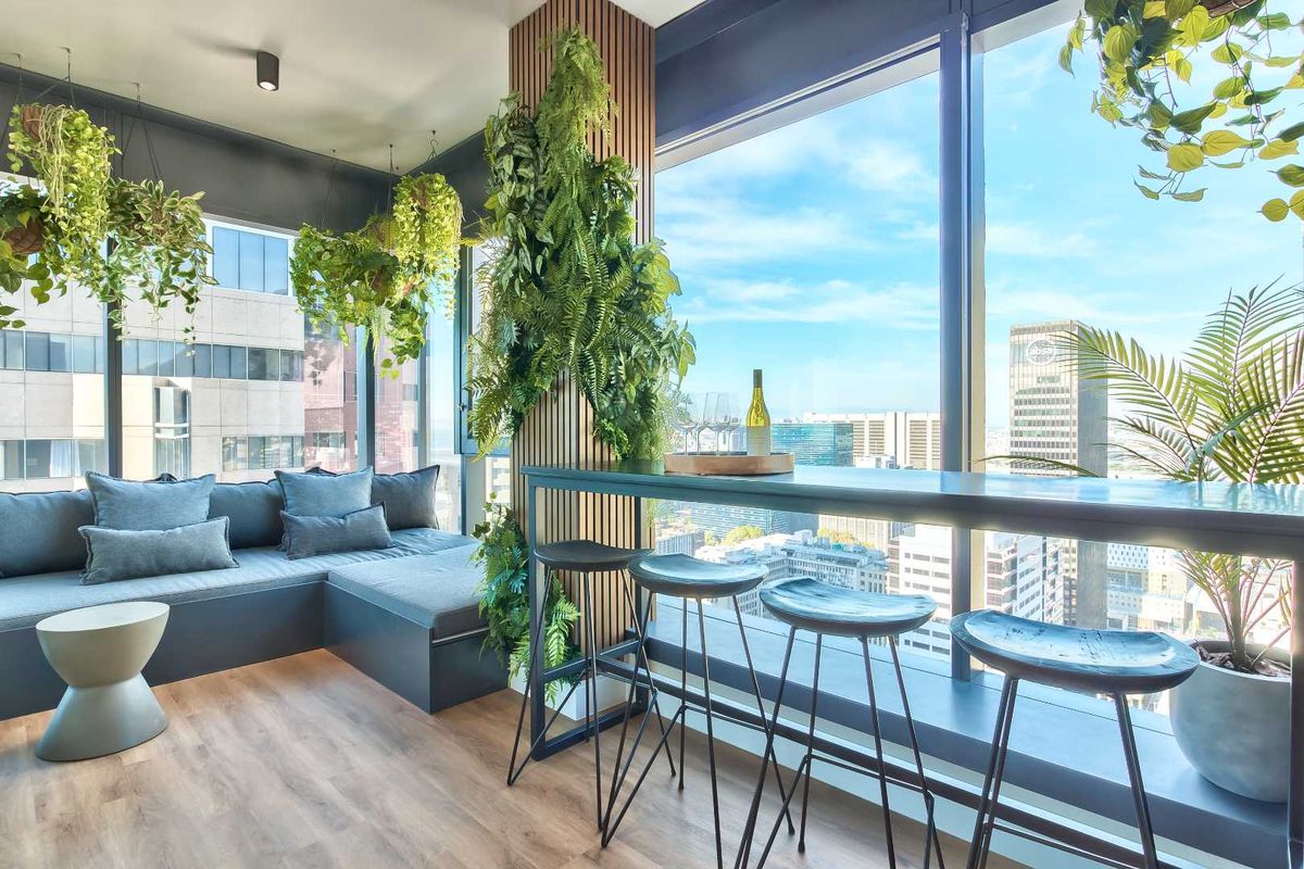 Spectacular 3-Storey Penthouse, Pool & Views! - Photo 3