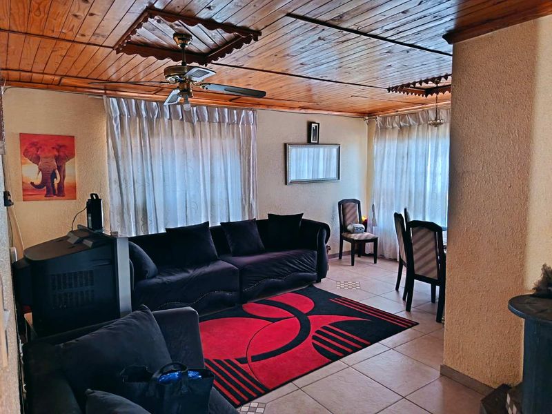 Exceptional Family Home for Sale in Ratanda, Heidelberg  Discover outstanding value and comfortable family living in the heart of Ratanda, Heidelberg. - Photo 8