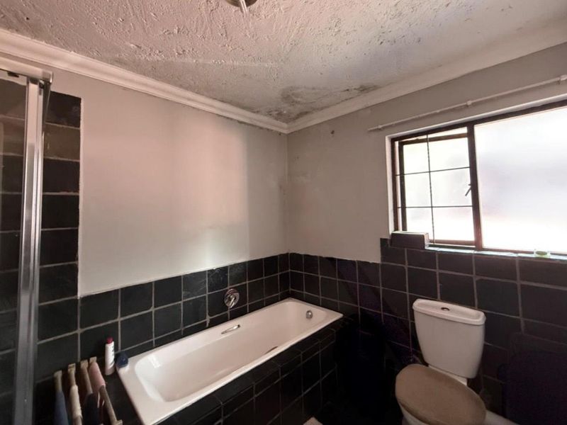 Ideal 1-Bedroom: Perfect for New Buyers or Investors! - Photo 9