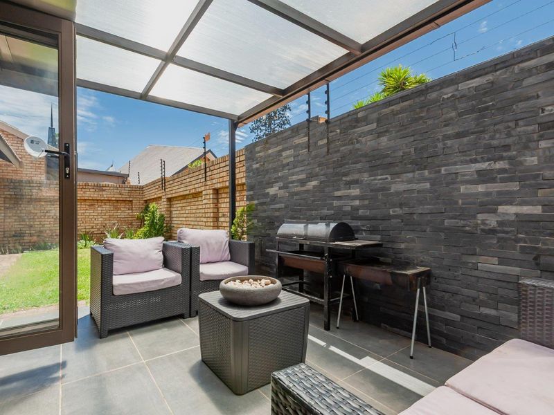 Very Modern Pet Friendly Secure Cluster in Prime Location - Photo 10