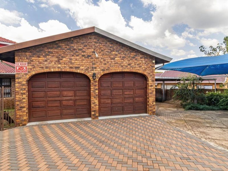 PERFECT FAMILY HOME!!!!!!! - Photo 5