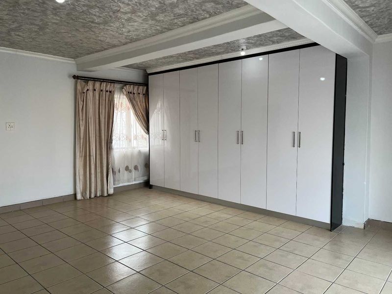 Charming Double-Story Home for Sale - Photo 7
