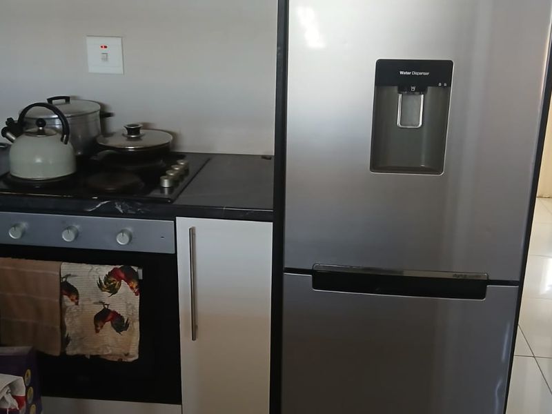 Clayville R895 000- Lovely neat Home - Photo 7